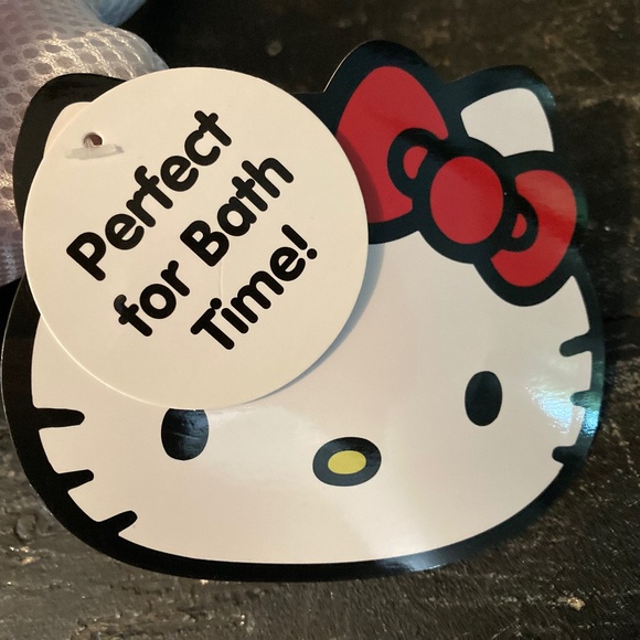 New Hello Kitty Hooded Towel & Plush Toy Bundle – Adorable Gift Set! - Picture 6 of 7